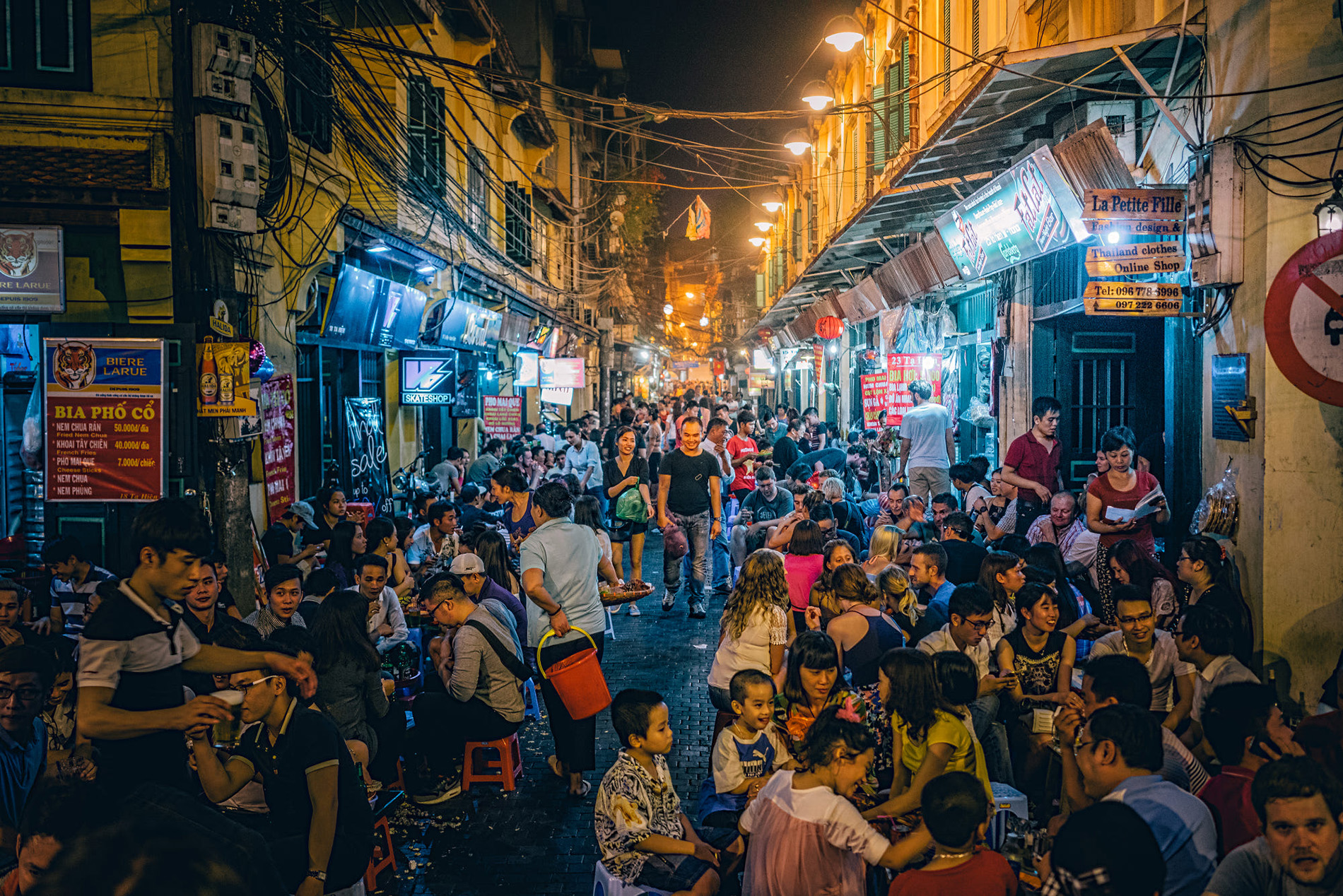 Hanoi After Dark: Water Puppets, Cyclo & Street Food Tour