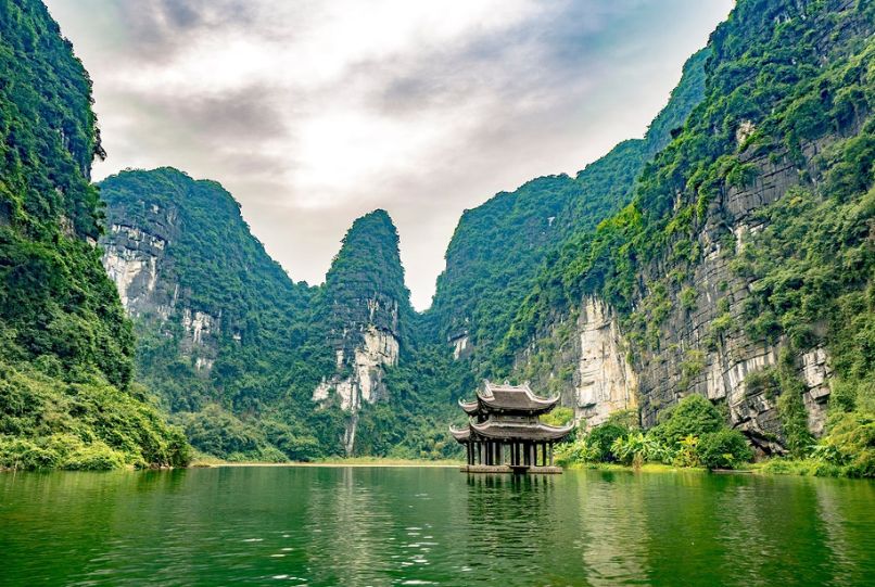 NINH BINH HERITAGE TRAIL: TRANG AN UNESCO CRUISE & HOA LU