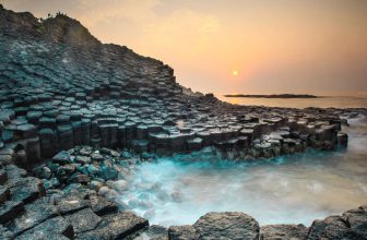 Ganh Da Dia (The Cliff of Stone Plates)
