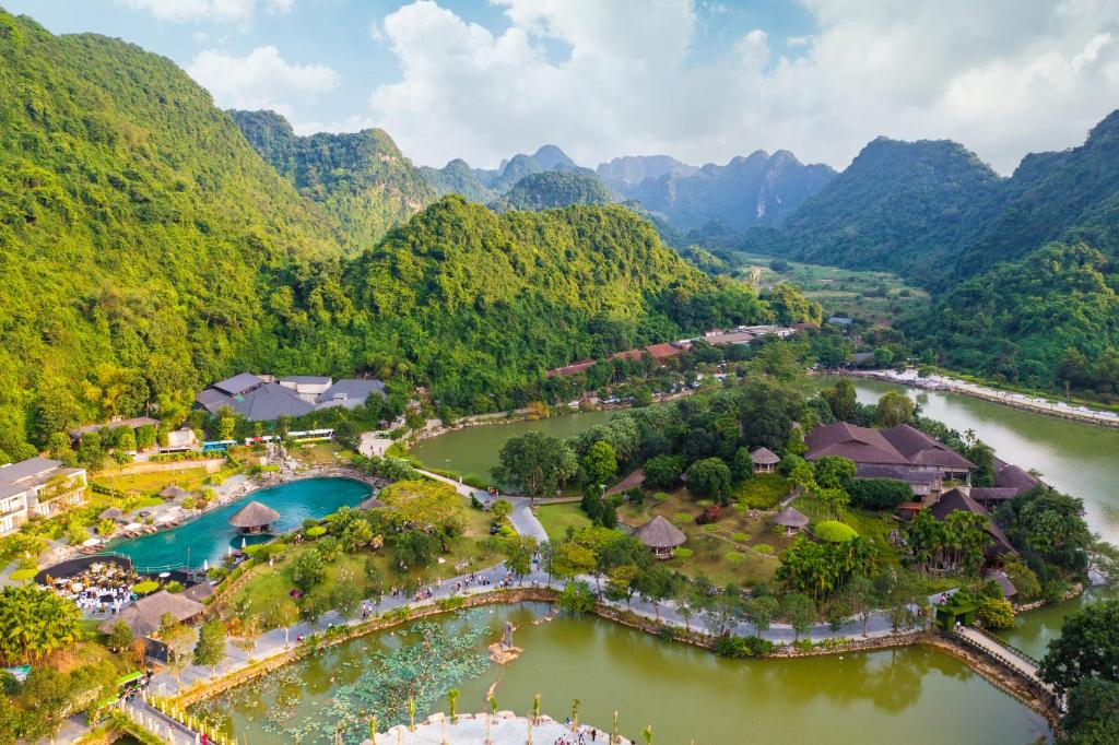 Ninh Binh Nature Escape: Hoa Lu & Thung Nham Bird Valley