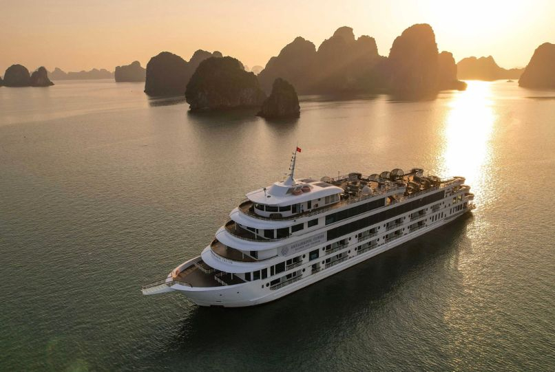 Lan Ha Grand Expedition: 4-Day Private Junk & Beach Bungalow