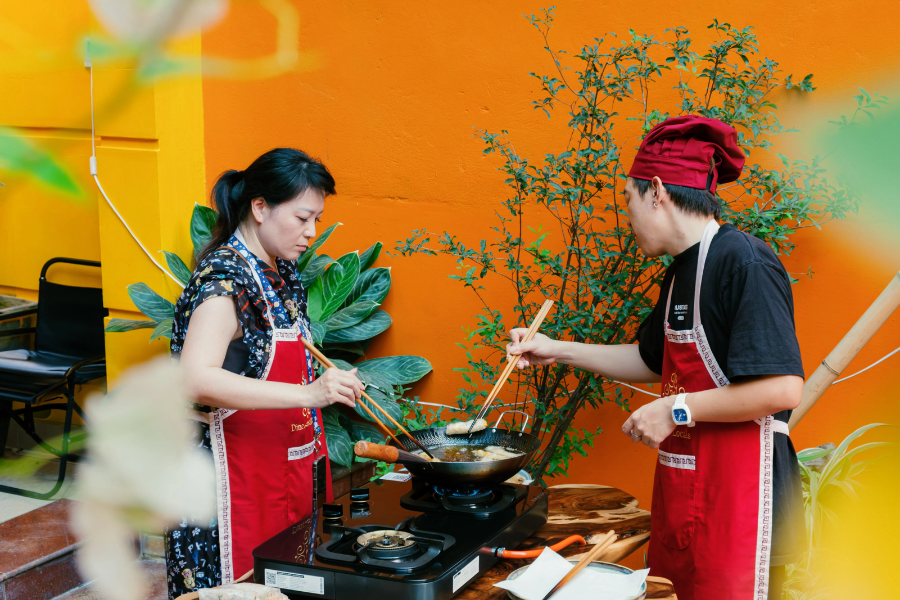 Hanoi Food Safari: 10 Authentic Bites in the Old Quarter