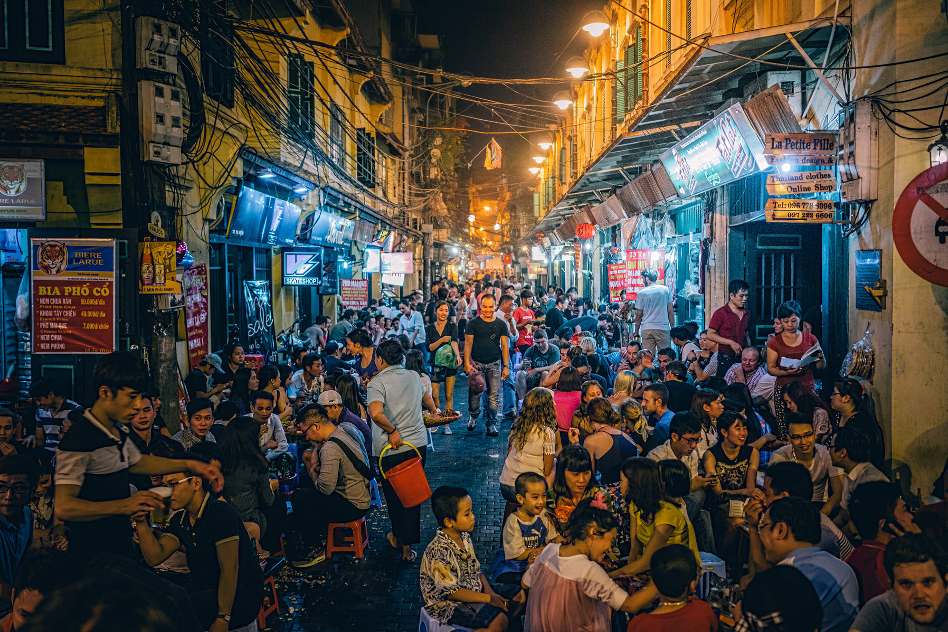 Hanoi After Dark: Water Puppets, Cyclo & Street Food Tour